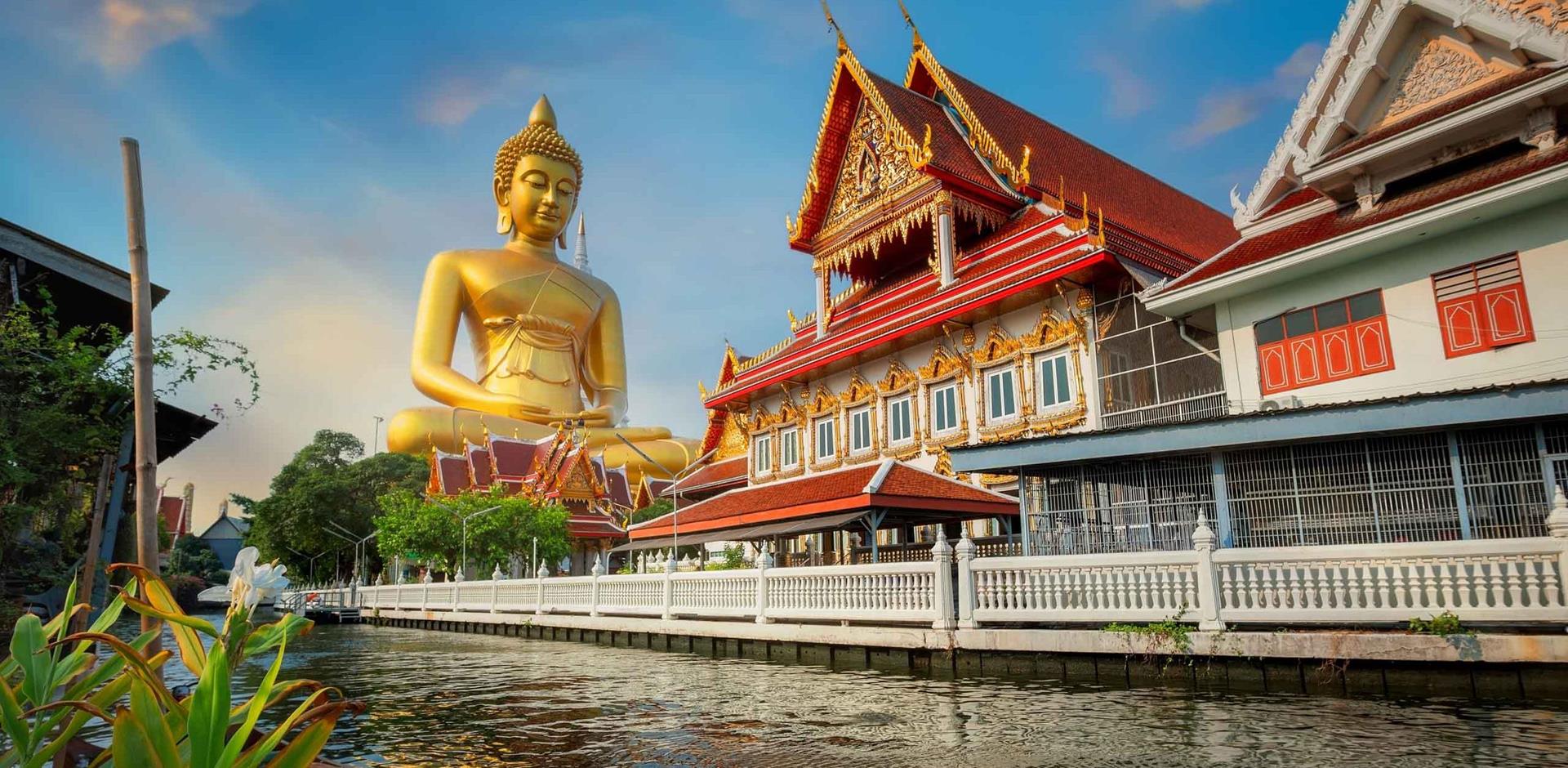 THAILAND Wat Paknam Phasi Charoen Bangkok shutterstock2465800413