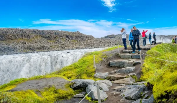 Discover Iceland’s Majestic Landscapes, Glaciers,