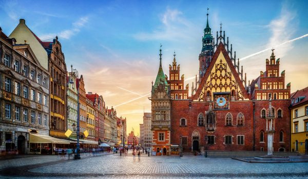 Wroclaw,Central,Market,Square,With,Old,Houses,And,Sunset.,Panoramic